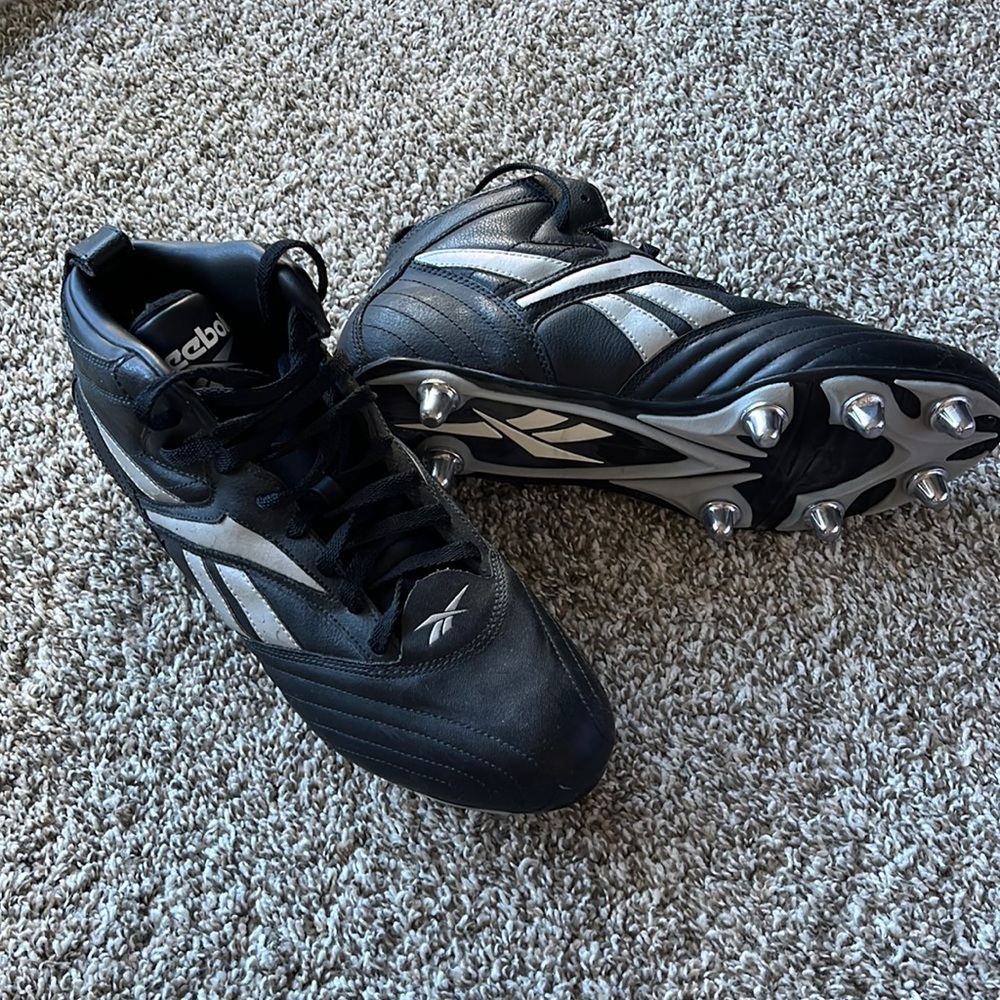 Like New Reebok Men’s Cleats